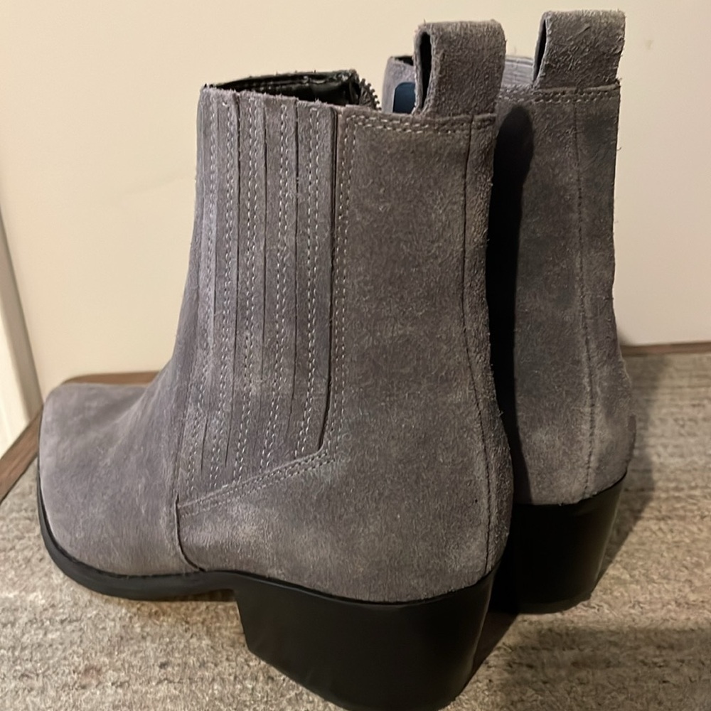 Marc Fisher Ankle Boots Size 7 Gray Suede Pointed Toe Chunky Heel Decor Toe Tips - Picture 11 of 13
